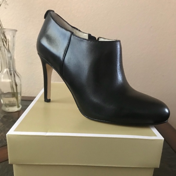 MICHAEL Michael Kors Shoes - NEW!!! Michael Kors ankle heel bottie 🌼💖⚠️